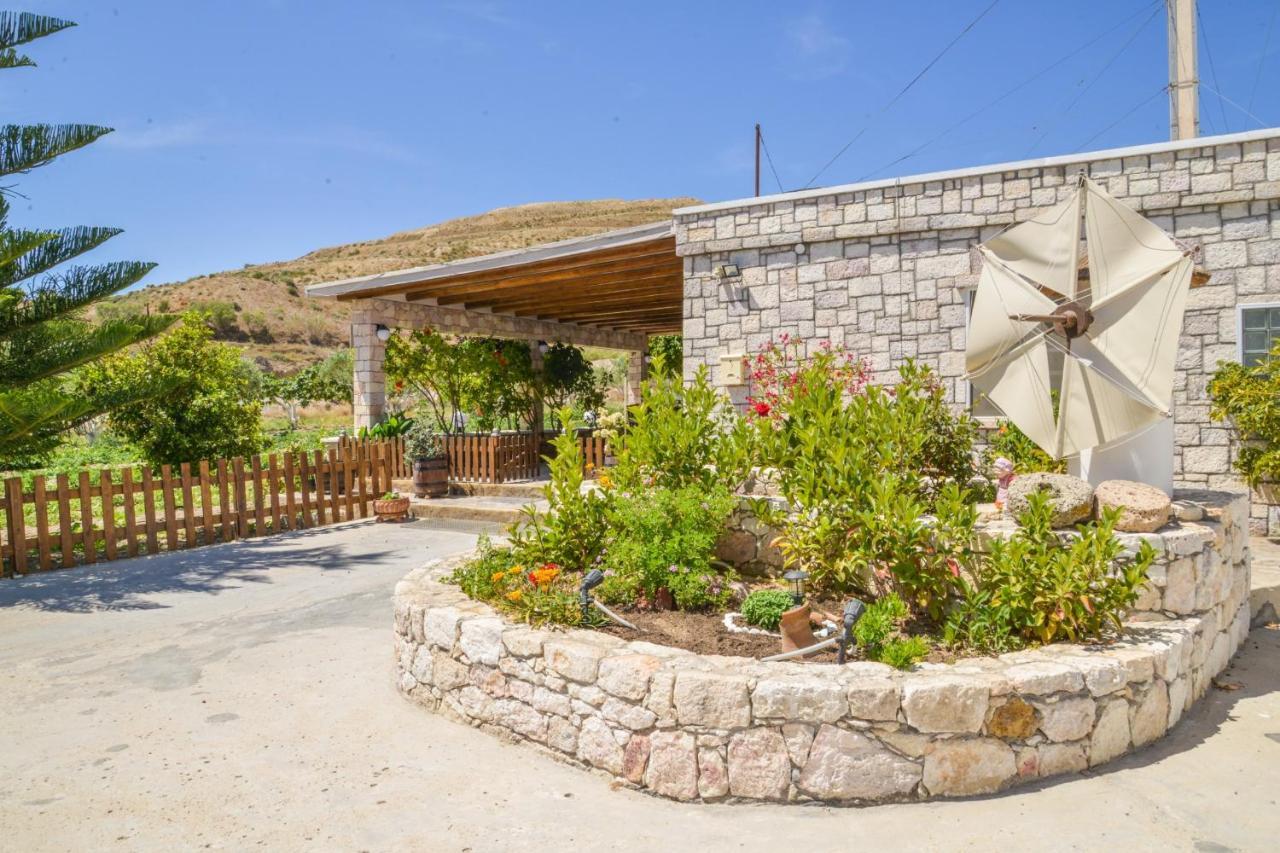 Emilia'S Little Farmhouses Agioi Anargyroi  外观 照片